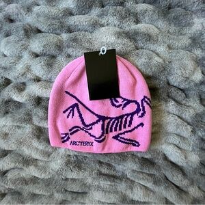 ✨ Arc’teryx Pink Logo Beanie – One Size NWT ✨